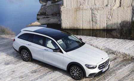 2021 Mercedes-Benz E-Class All-Terrain Line Avantgarde (Color: Designo Diamond White Bright) Front Three-Quarter Wallpapers 450x275 (28)