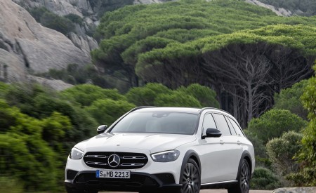2021 Mercedes-Benz E-Class All-Terrain Line Avantgarde (Color: Designo Diamond White Bright) Front Three-Quarter Wallpapers 450x275 (13)