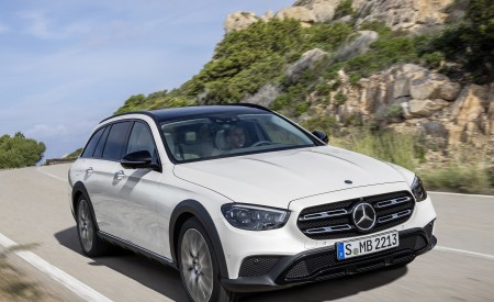 2021 Mercedes-Benz E-Class All-Terrain Line Avantgarde (Color: Designo Diamond White Bright) Front Three-Quarter Wallpapers 450x275 (6)