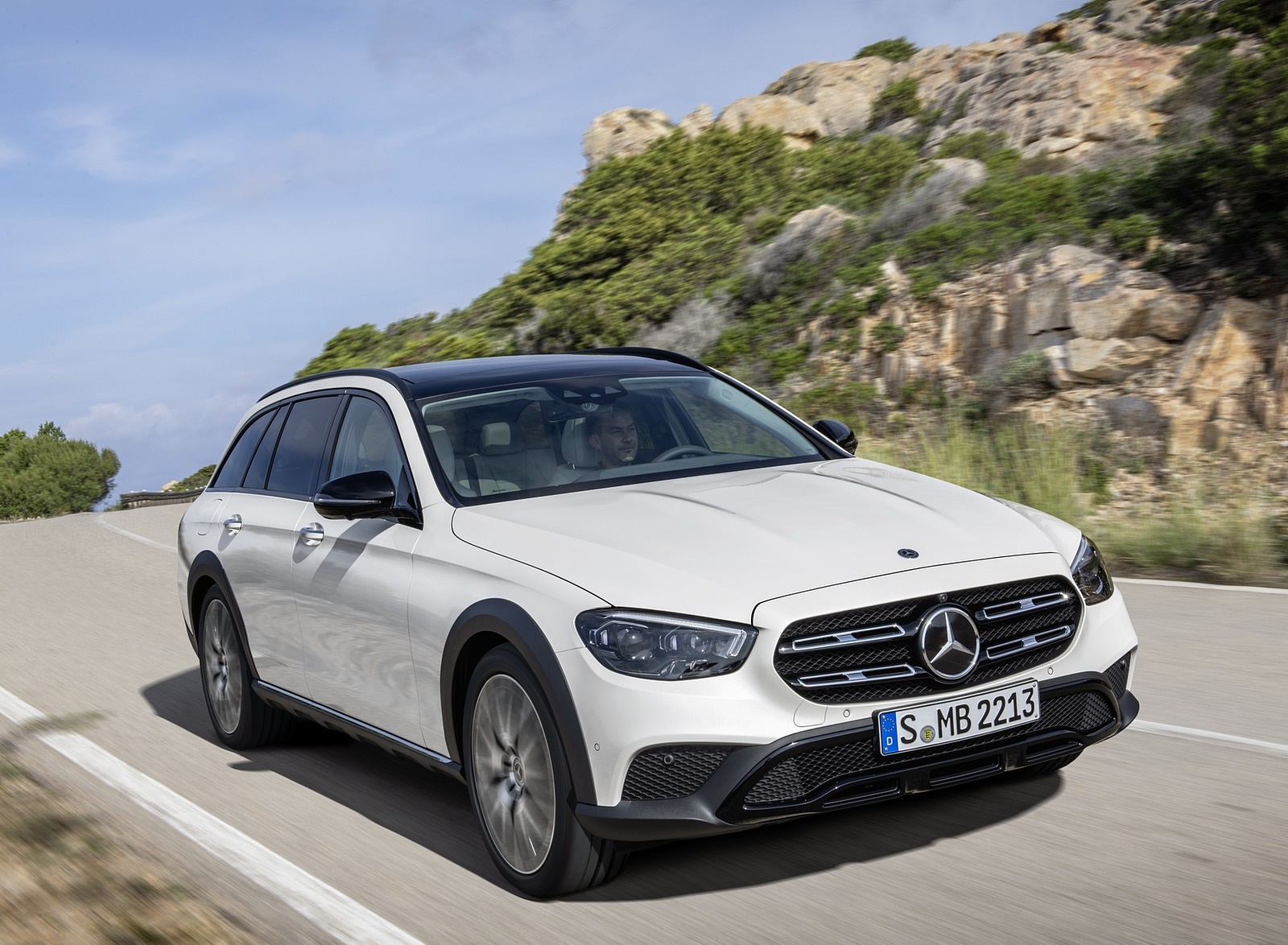 2021 Mercedes-Benz E-Class All-Terrain Line Avantgarde (Color: Designo Diamond White Bright) Front Three-Quarter Wallpapers (6)