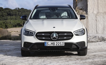 2021 Mercedes-Benz E-Class All-Terrain Line Avantgarde (Color: Designo Diamond White Bright) Front Wallpapers 450x275 (30)