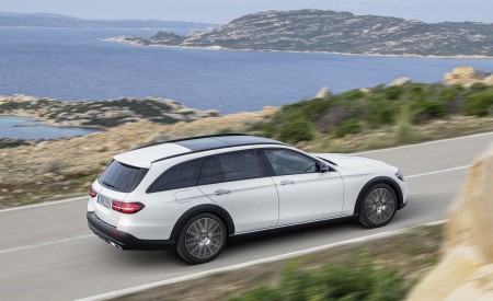 2021 Mercedes-Benz E-Class All-Terrain Line Avantgarde (Color: Designo Diamond White Bright) Rear Three-Quarter Wallpapers 450x275 (7)