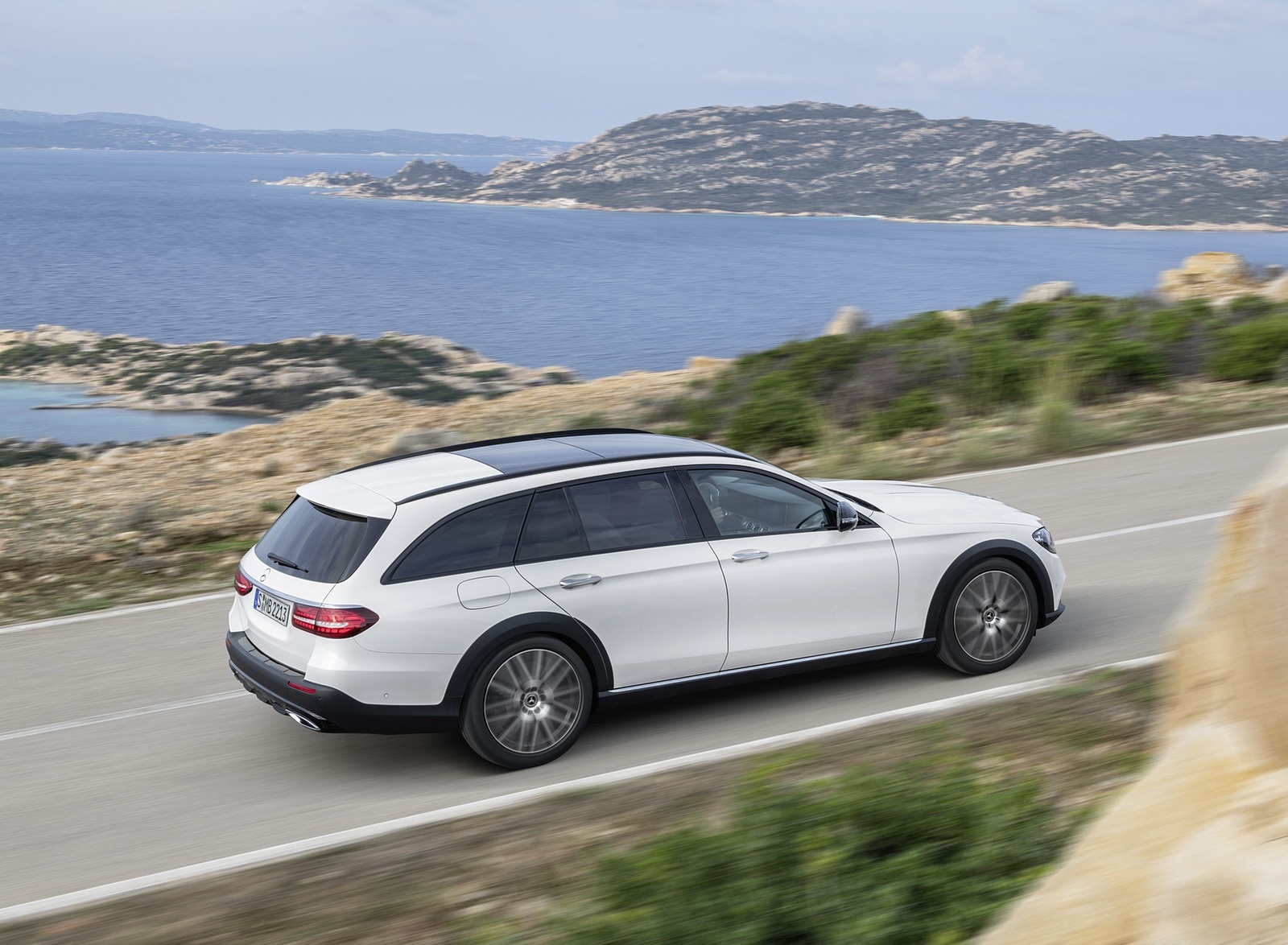2021 Mercedes-Benz E-Class All-Terrain Line Avantgarde (Color: Designo Diamond White Bright) Rear Three-Quarter Wallpapers (7)