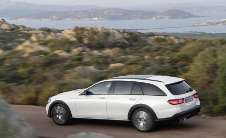 2021 Mercedes-Benz E-Class All-Terrain Line Avantgarde (Color: Designo Diamond White Bright) Rear Three-Quarter Wallpapers 450x275 (17)