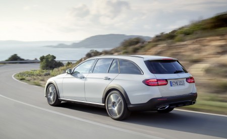 2021 Mercedes-Benz E-Class All-Terrain Line Avantgarde (Color: Designo Diamond White Bright) Rear Three-Quarter Wallpapers 450x275 (8)