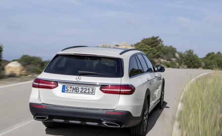 2021 Mercedes-Benz E-Class All-Terrain Line Avantgarde (Color: Designo Diamond White Bright) Rear Wallpapers 450x275 (9)