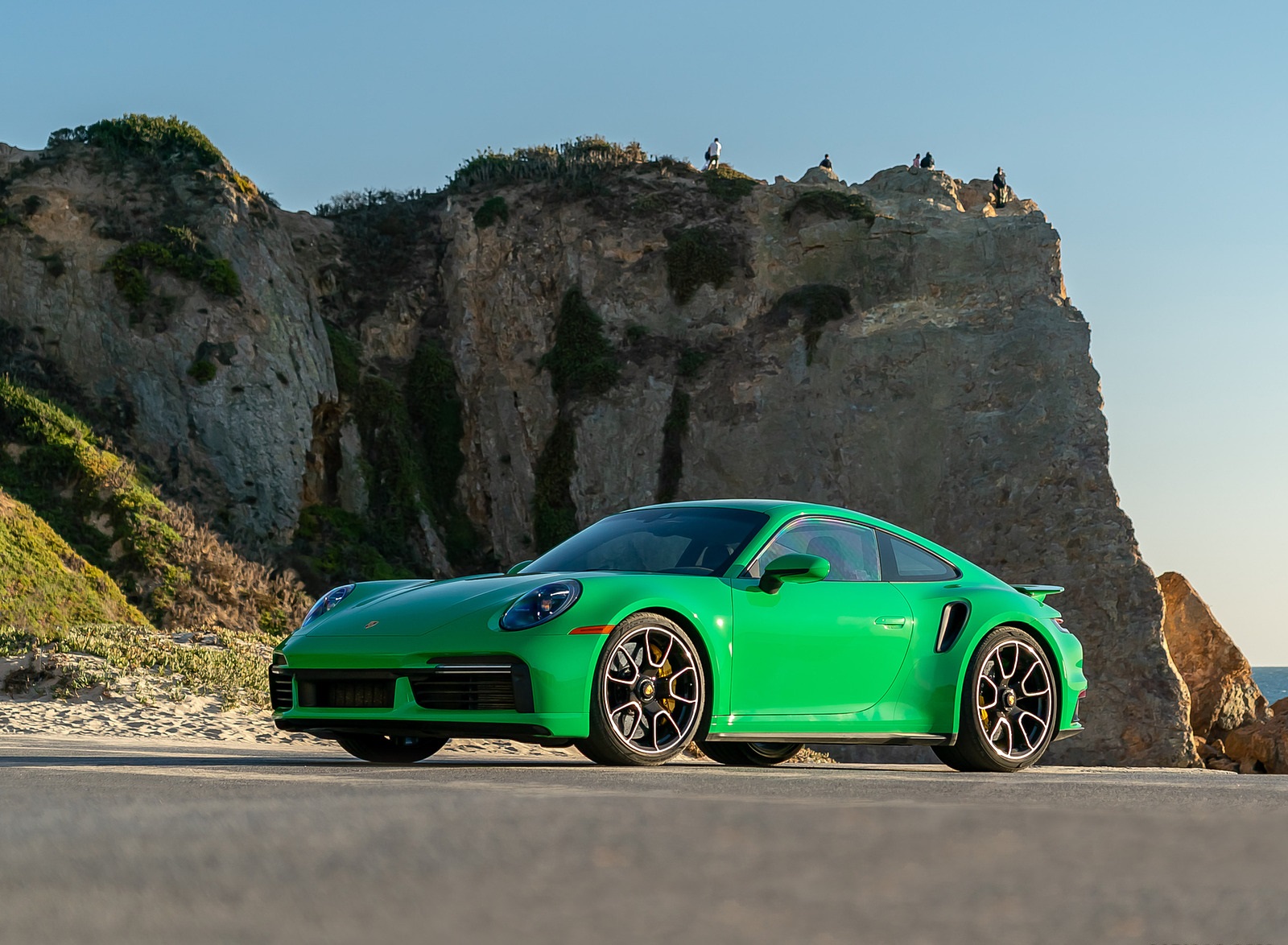 2021 Porsche 911 Turbo S Coupe (Color: Python Green) Front Three-Quarter Wallpapers (9)