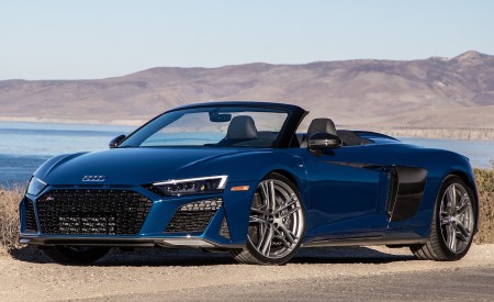 2020 Audi R8 Spyder (US-Spec) Front Three-Quarter Wallpapers 450x275 (19)