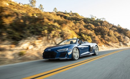 2020 Audi R8 Spyder (US-Spec) Front Three-Quarter Wallpapers 450x275 (7)