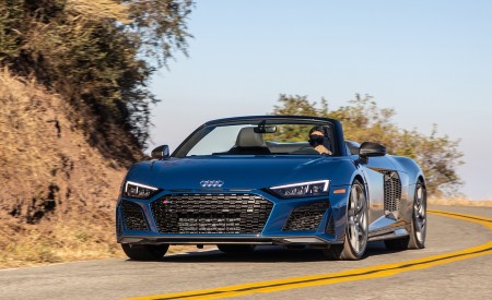 2020 Audi R8 Spyder (US-Spec) Front Wallpapers 450x275 (2)