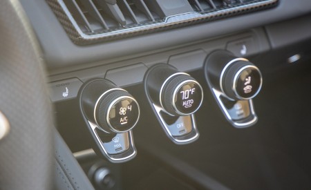 2020 Audi R8 Spyder (US-Spec) Interior Detail Wallpapers 450x275 (38)