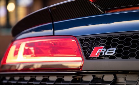2020 Audi R8 Spyder (US-Spec) Tail Light Wallpapers 450x275 (32)