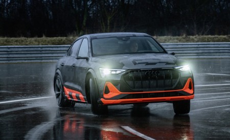 2020 Audi e-tron S Sportback Concept Front Wallpapers 450x275 (23)