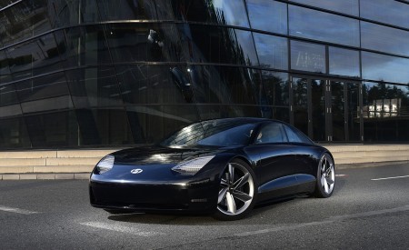 2020 Hyundai Prophecy EV Concept Front Three-Quarter Wallpapers 450x275 (7)