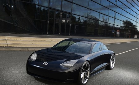 2020 Hyundai Prophecy EV Concept Front Three-Quarter Wallpapers 450x275 (8)