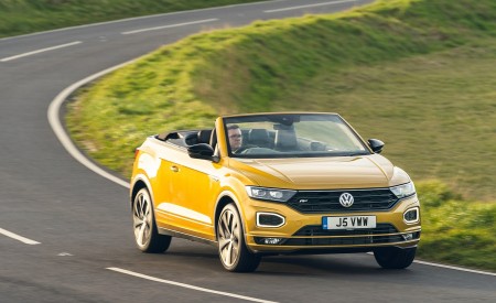 2020 Volkswagen T-Roc R-Line Cabriolet (UK-Spec) Front Three-Quarter Wallpapers 450x275 (2)