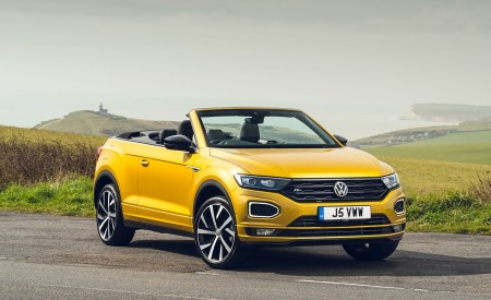 2020 Volkswagen T-Roc R-Line Cabriolet (UK-Spec) Front Three-Quarter Wallpapers 450x275 (53)