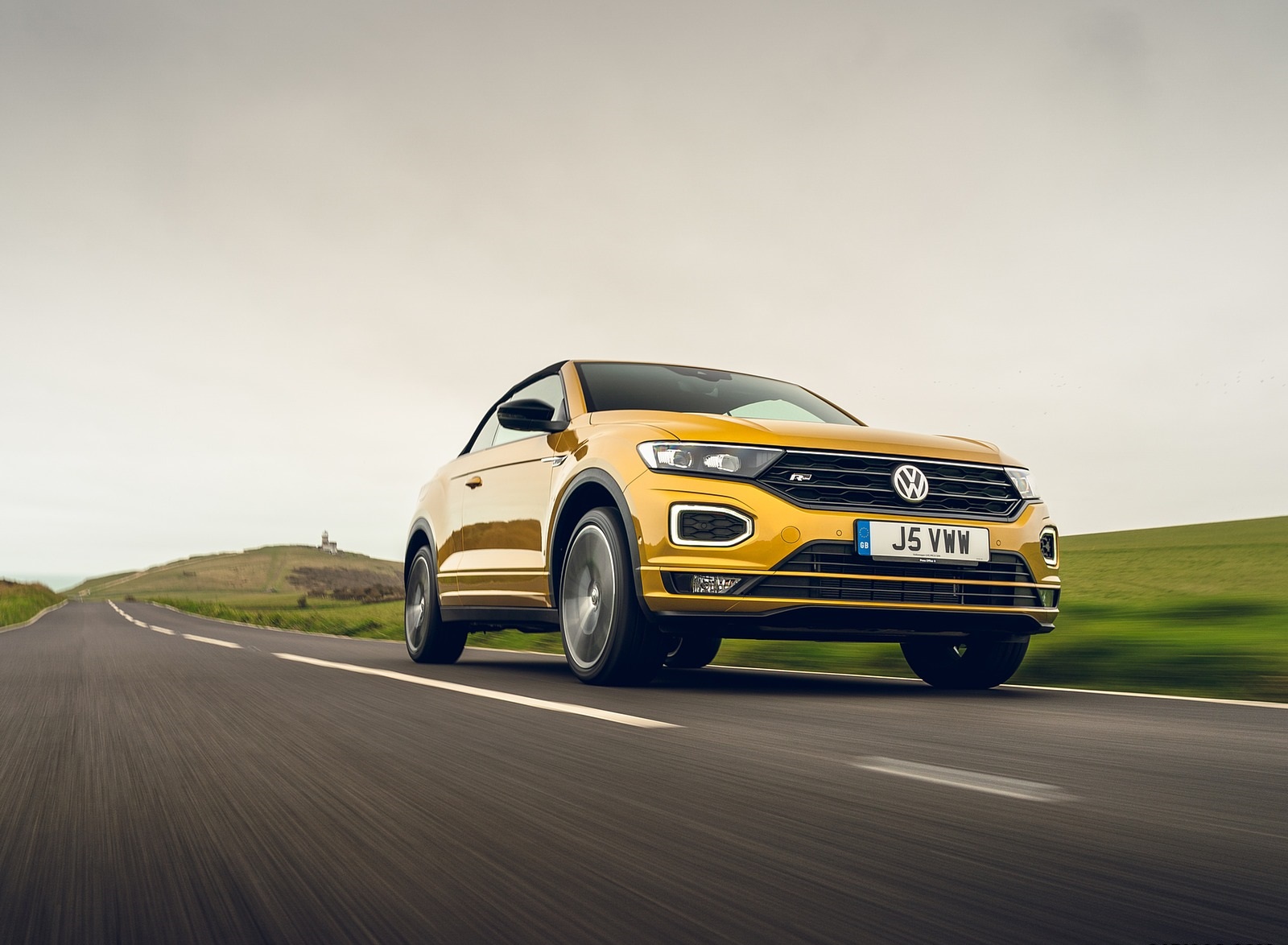 2020 Volkswagen T-Roc R-Line Cabriolet (UK-Spec) Front Three-Quarter Wallpapers #16 of 126