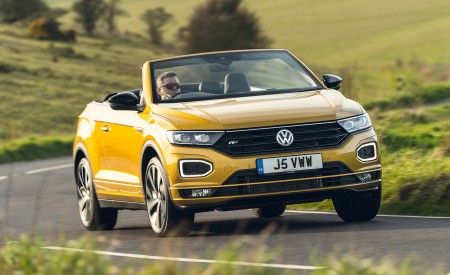 2020 Volkswagen T-Roc R-Line Cabriolet (UK-Spec) Front Three-Quarter Wallpapers 450x275 (39)
