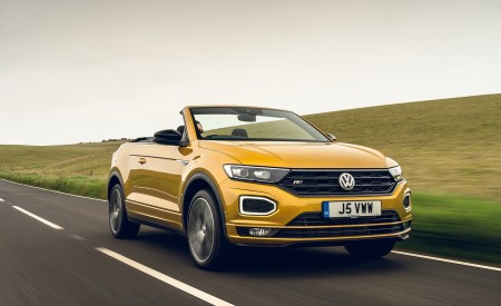 2020 Volkswagen T-Roc R-Line Cabriolet (UK-Spec) Front Three-Quarter Wallpapers 450x275 (19)