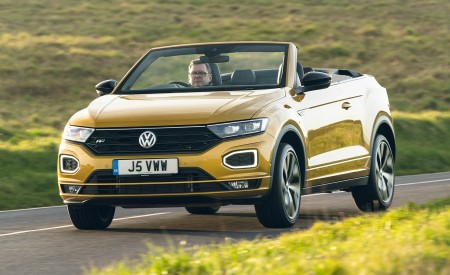 2020 Volkswagen T-Roc R-Line Cabriolet (UK-Spec) Front Three-Quarter Wallpapers 450x275 (3)