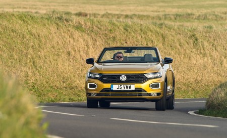2020 Volkswagen T-Roc R-Line Cabriolet (UK-Spec) Front Wallpapers 450x275 (28)