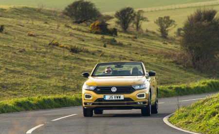 2020 Volkswagen T-Roc R-Line Cabriolet (UK-Spec) Front Wallpapers 450x275 (4)