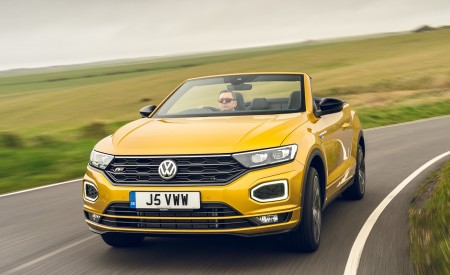 2020 Volkswagen T-Roc R-Line Cabriolet (UK-Spec) Front Wallpapers 450x275 (29)