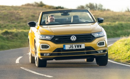 2020 Volkswagen T-Roc R-Line Cabriolet (UK-Spec) Front Wallpapers 450x275 (42)