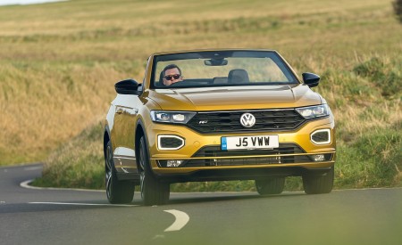 2020 Volkswagen T-Roc R-Line Cabriolet (UK-Spec) Front Wallpapers 450x275 (44)