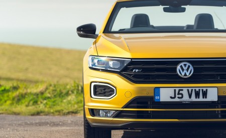 2020 Volkswagen T-Roc R-Line Cabriolet (UK-Spec) Grill Wallpapers 450x275 (76)