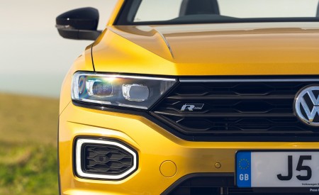 2020 Volkswagen T-Roc R-Line Cabriolet (UK-Spec) Headlight Wallpapers 450x275 (80)