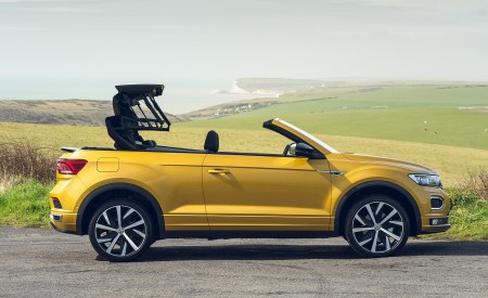 2020 Volkswagen T-Roc R-Line Cabriolet (UK-Spec) Side Wallpapers 450x275 (64)