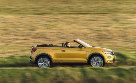 2020 Volkswagen T-Roc R-Line Cabriolet (UK-Spec) Side Wallpapers 450x275 (50)