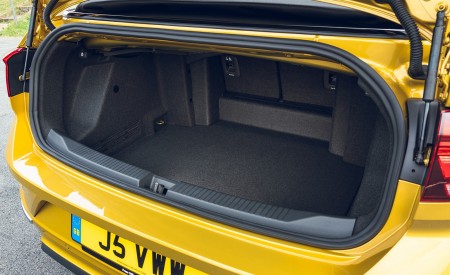 2020 Volkswagen T-Roc R-Line Cabriolet (UK-Spec) Trunk Wallpapers 450x275 (125)