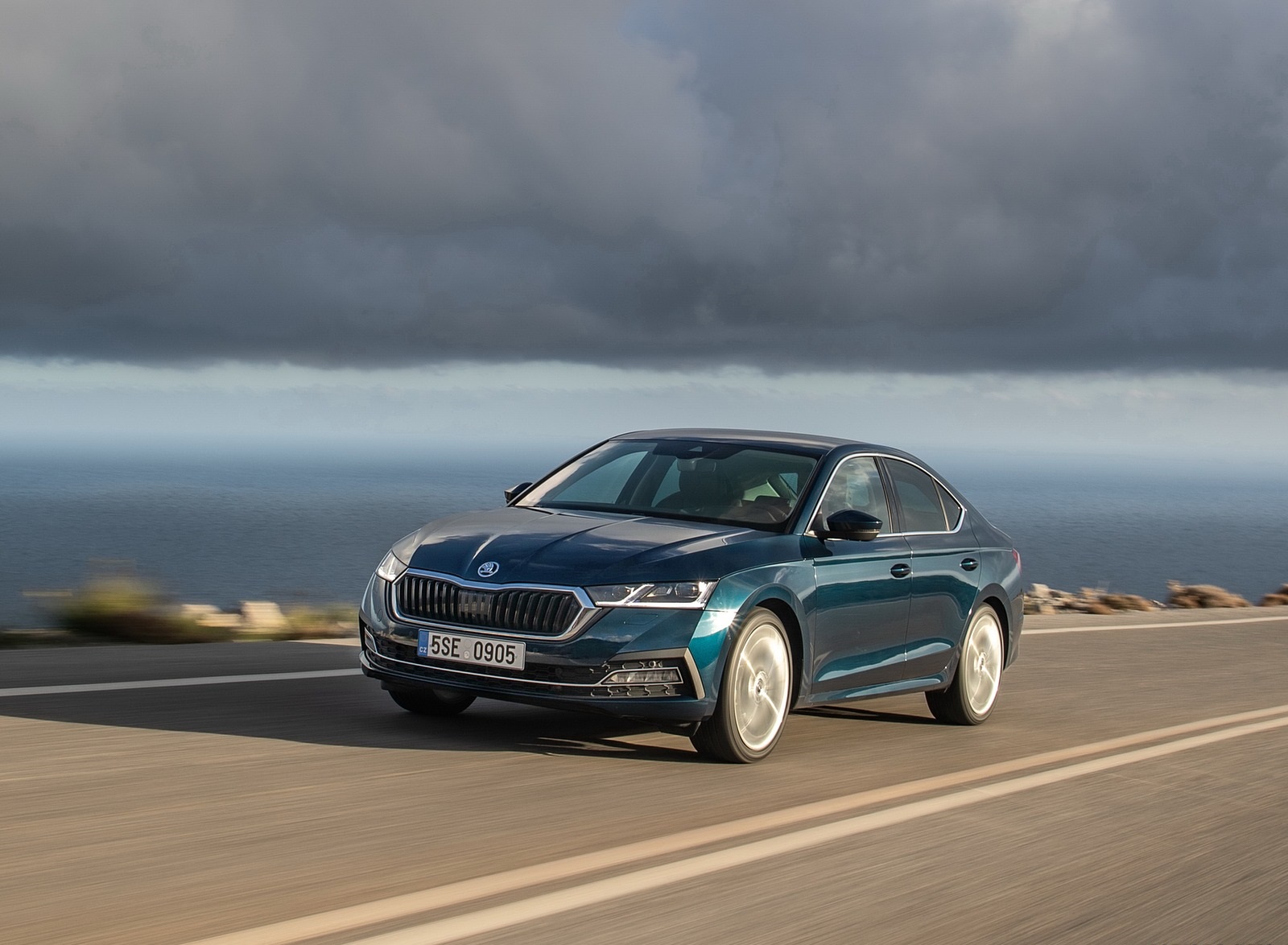 2020 Škoda Octavia Front Three-Quarter Wallpapers (2)