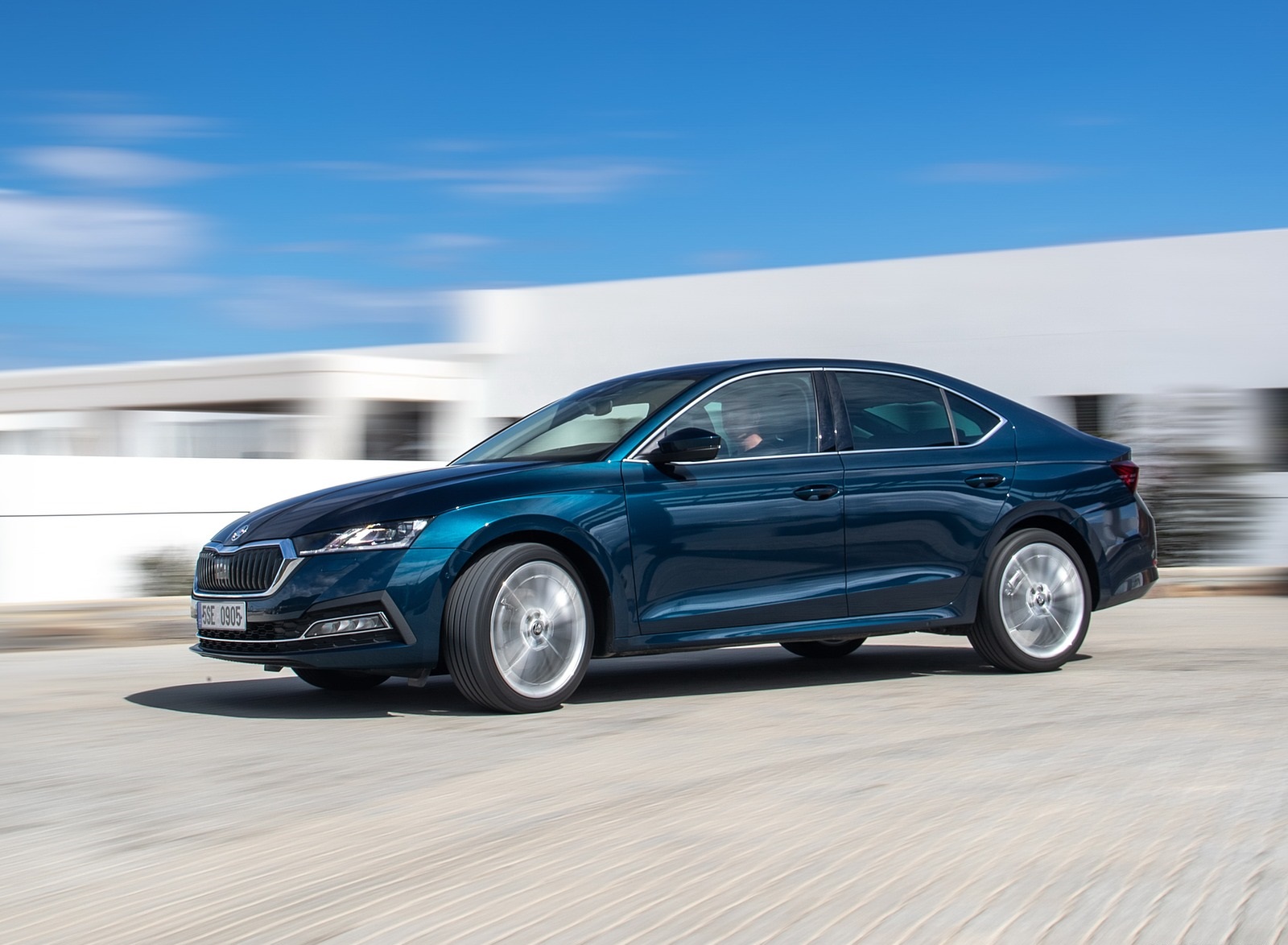 2020 Škoda Octavia Front Three-Quarter Wallpapers (3)
