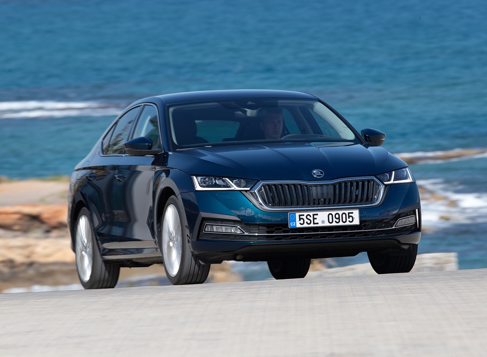 2020 Škoda Octavia Front Three-Quarter Wallpapers (4)