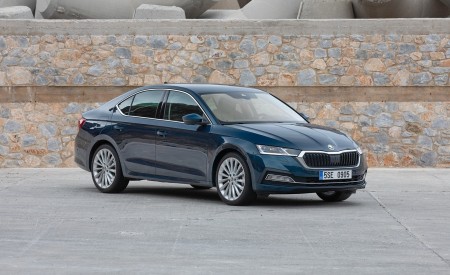 2020 Škoda Octavia Front Three-Quarter Wallpapers 450x275 (22)