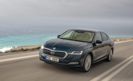 2020 Škoda Octavia Front Three-Quarter Wallpapers 450x275 (5)