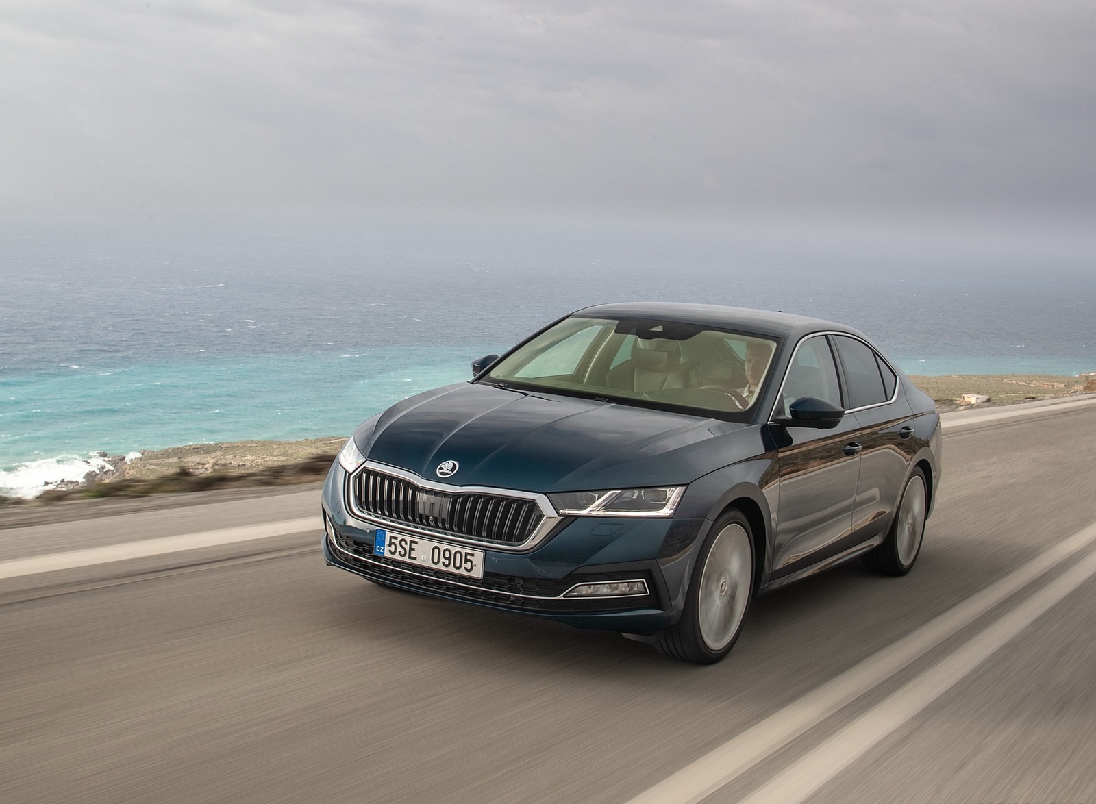 2020 Škoda Octavia Front Three-Quarter Wallpapers (5)