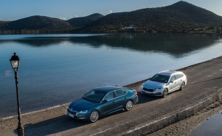 2020 Škoda Octavia Front Three-Quarter Wallpapers 450x275 (13)