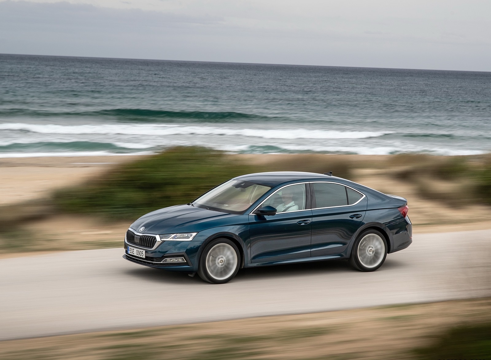 2020 Škoda Octavia Front Three-Quarter Wallpapers (6)