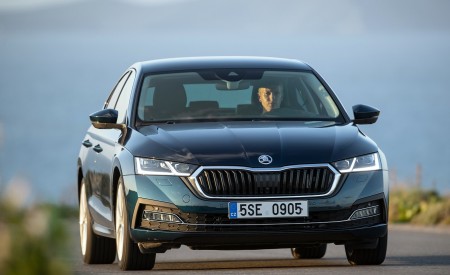 2020 Škoda Octavia Front Wallpapers 450x275 (7)