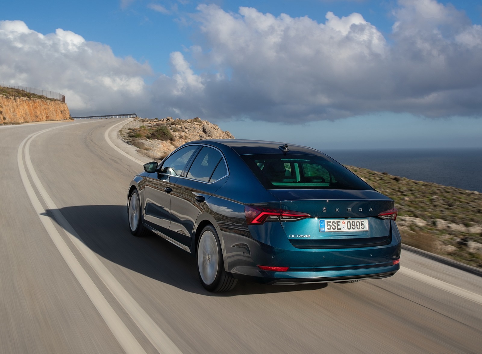 2020 Škoda Octavia Rear Three-Quarter Wallpapers (9)