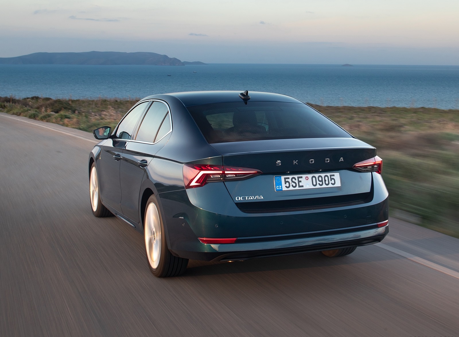 2020 Škoda Octavia Rear Three-Quarter Wallpapers (10)