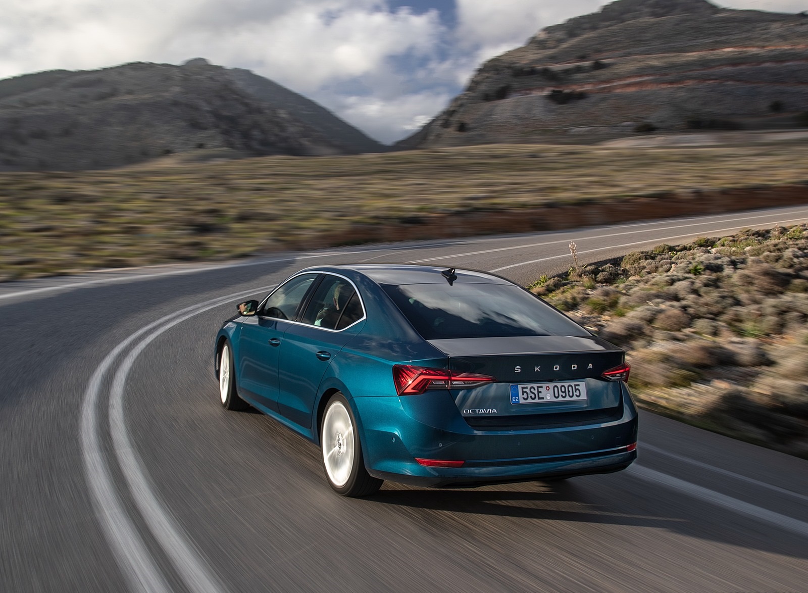 2020 Škoda Octavia Rear Three-Quarter Wallpapers #11 of 46