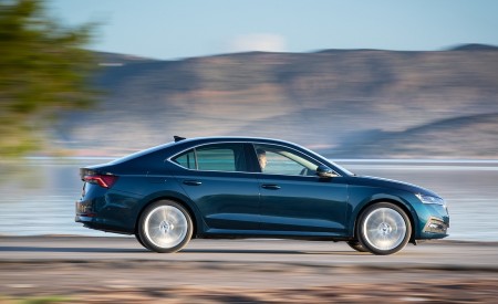 2020 Škoda Octavia Side Wallpapers 450x275 (12)