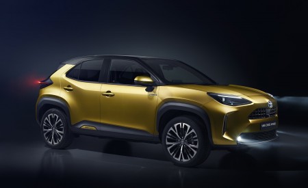 2021 Toyota Yaris Cross Hybrid AWD Front Three-Quarter Wallpapers 450x275 (2)