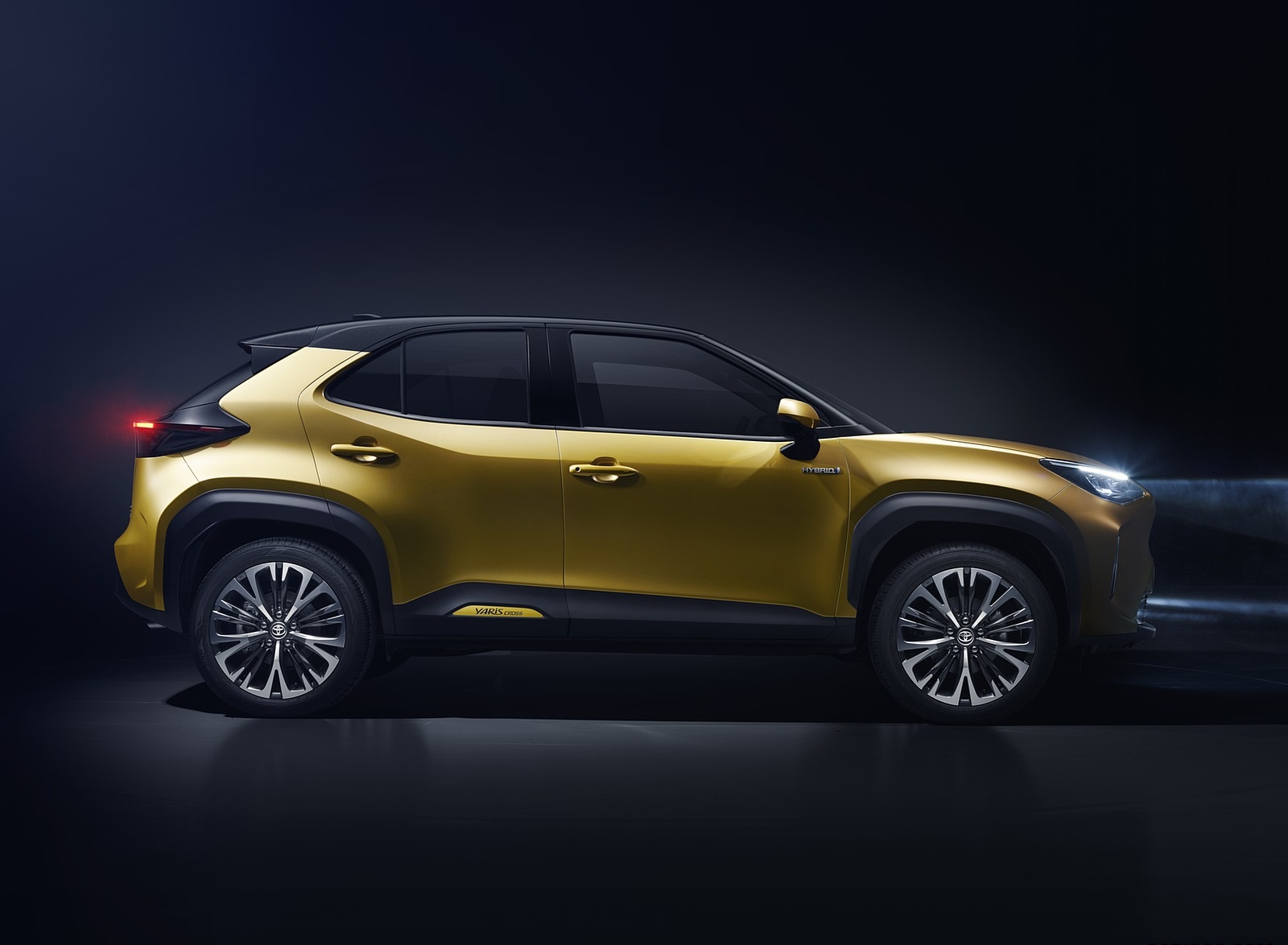 2021 Toyota Yaris Cross Hybrid AWD Side Wallpapers (5)